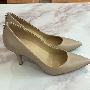 Michael Kors beige high heels pump